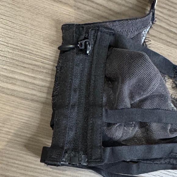 Victoria's Secret Elegant Black Sheer Bra - Picture 4 of 5